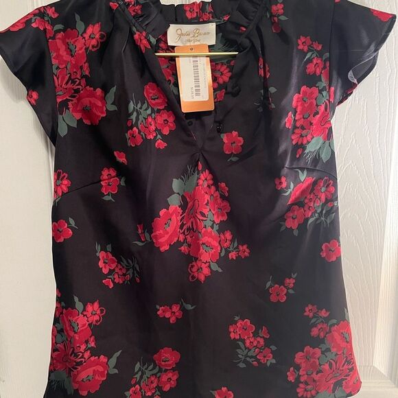 JB by Julie Brown Black and Red Flutter Sleeve Blouse - Picture 2 of 10